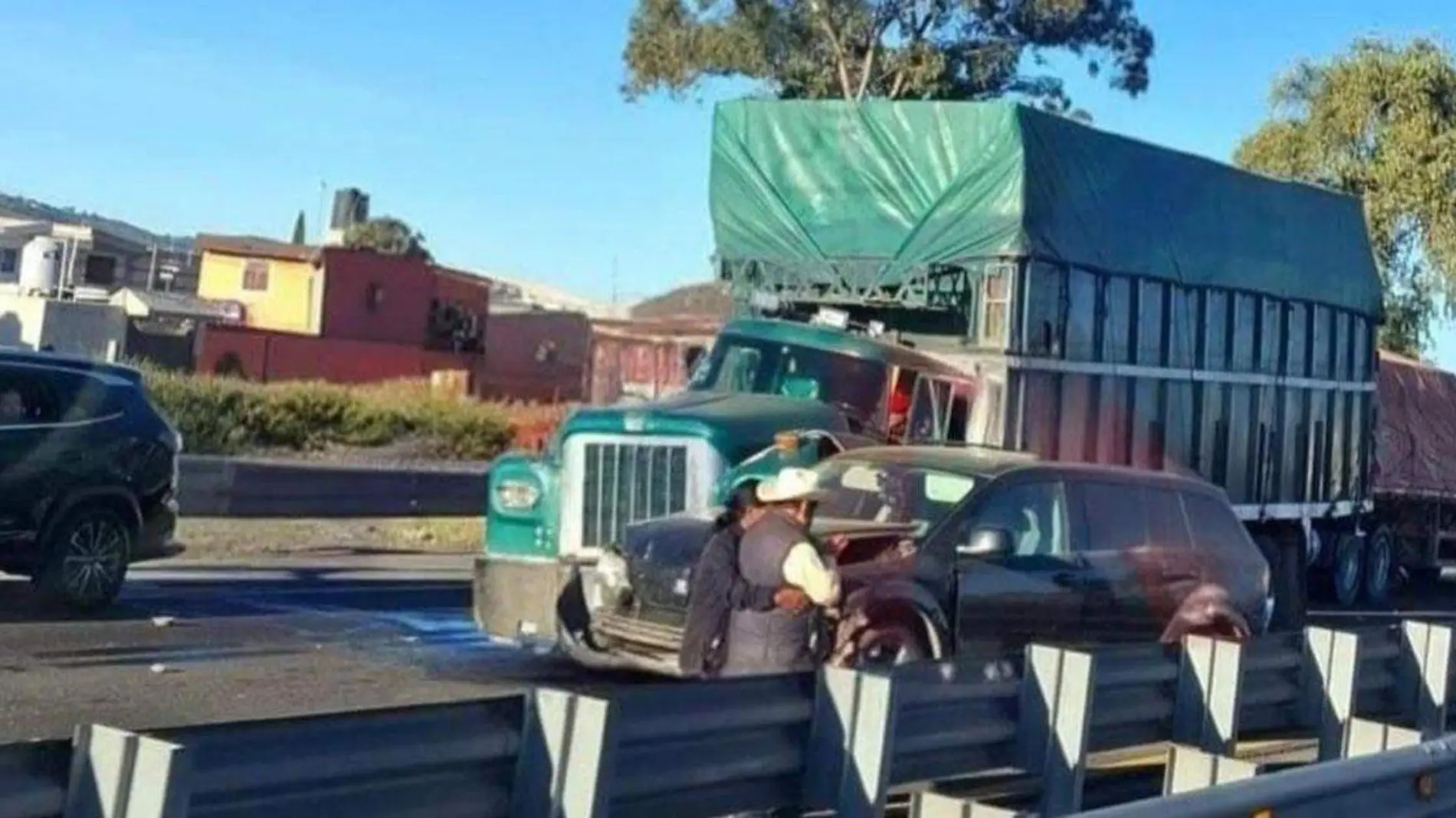 Esta mañana se encuentra completamente cerrada la autopista Puebla-Veracruz a la altura del municipio de Amozoc